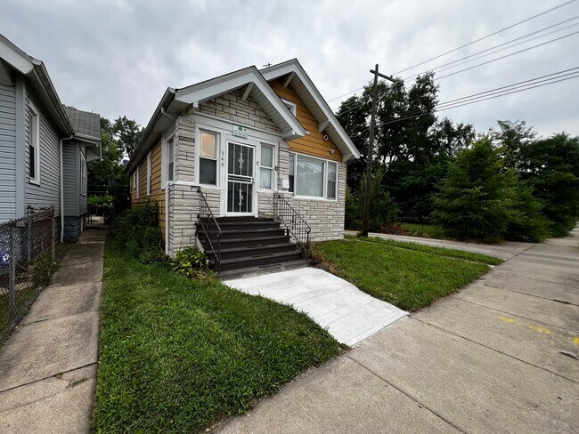 Photo - 346 W 113th St