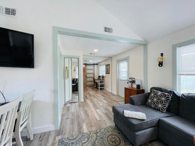 Photo - 4167 SE Seaward St