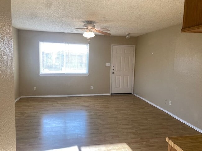 Photo - 5630 Brookview Ct Unidad C