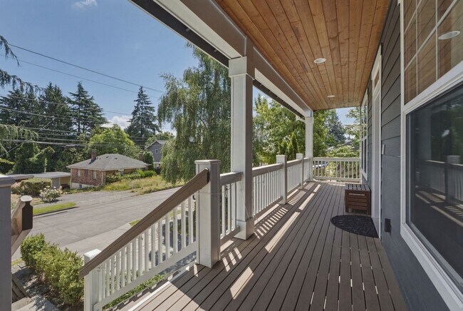 Photo - Remarkable Craftsman-4BR