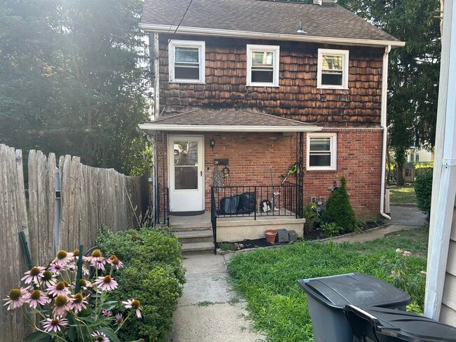 Building Photo - 28 S Eckar St Rental