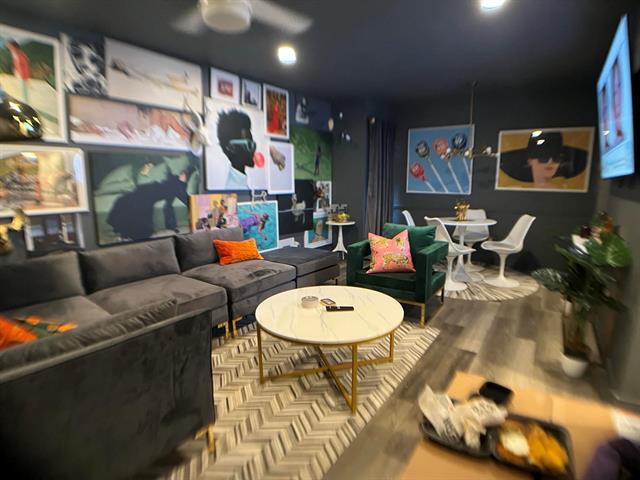 Building Photo - 3045 Park Ln Unit 1050