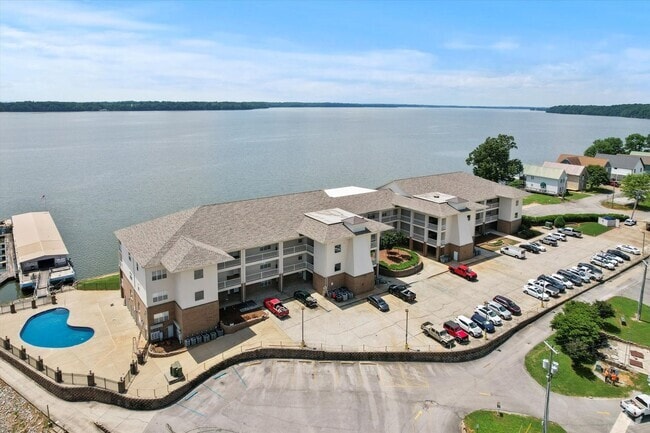 Building Photo - Riverfront Living with Spacious Layout and... Unit 202 Rental