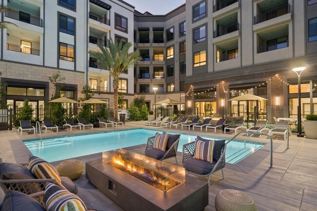 Building Photo - Link OC Rental