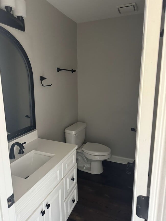 1802 Jackson Ave W