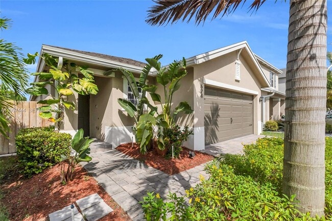 Photo - 624 NE 5th Way