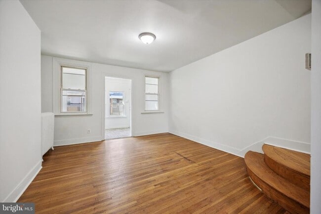 Photo - 2039 Aikens St