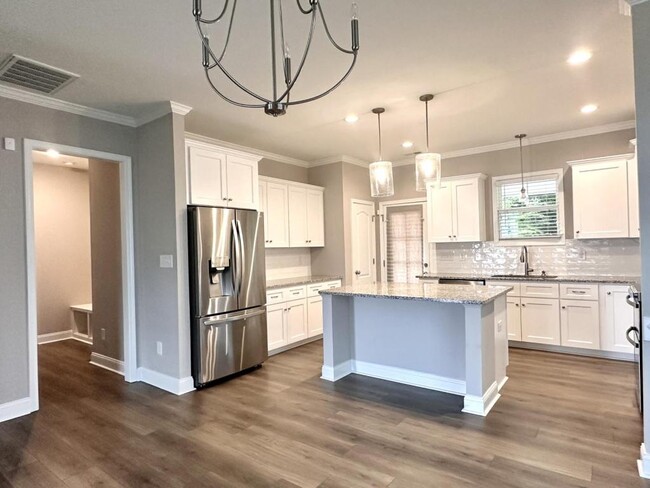 Photo - 3355 Hopekirk Dr