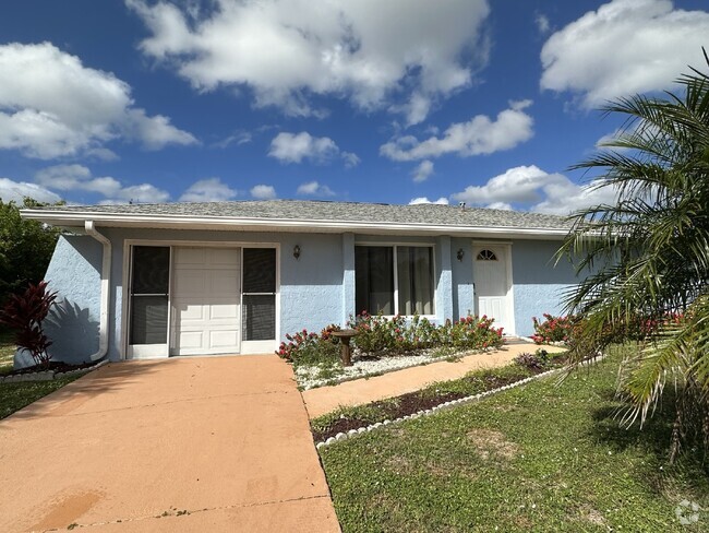 Building Photo - "Charming Furnished 2 Bed, 2 Bath Home wit...