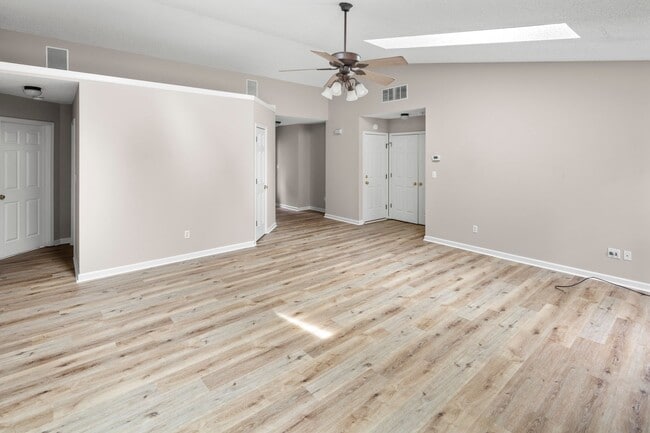 Photo - 375 Glensprings Dr