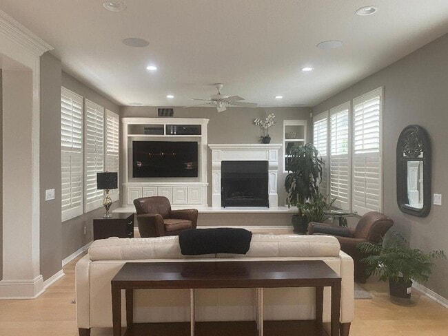 Building Photo - 5 Bed, 5 bath cul-de-sac Executive Home