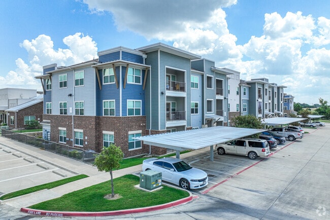 Building Photo - Palladium Farmersville