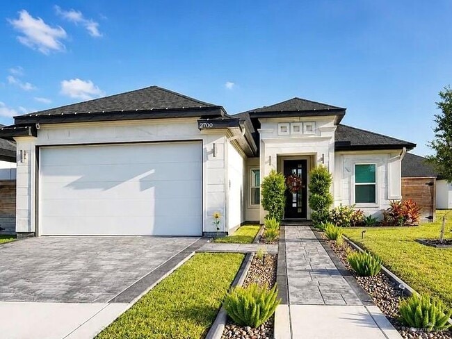 Building Photo - 19 E Comal Rd