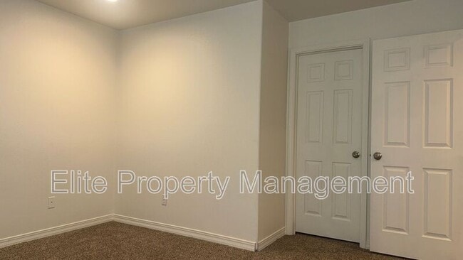 195 S Stardust Ct