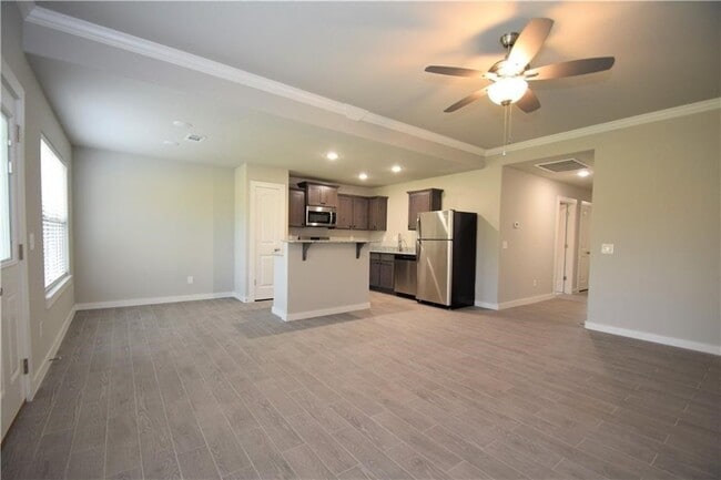 Photo - 540 Vee St