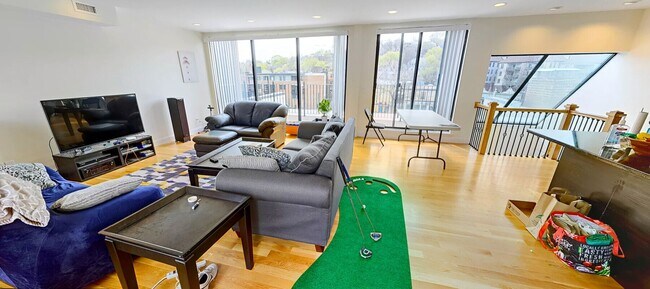 1616 Beacon St Unit 3