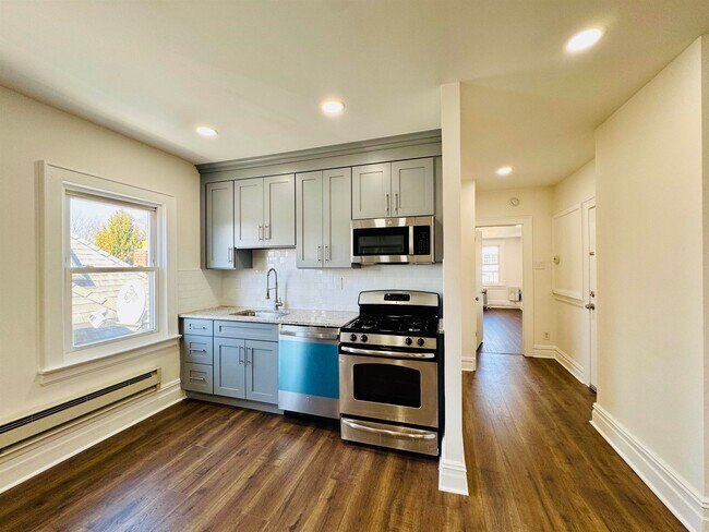 Photo - 69 W 39th St Unidad 3