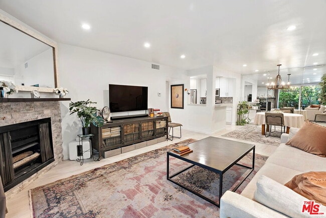 Photo - 838 S Barrington Ave Unidad 203