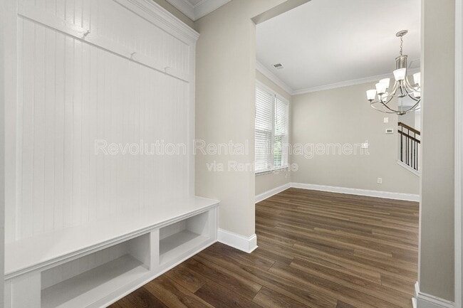 Photo - 105 W Dixie Ave SE