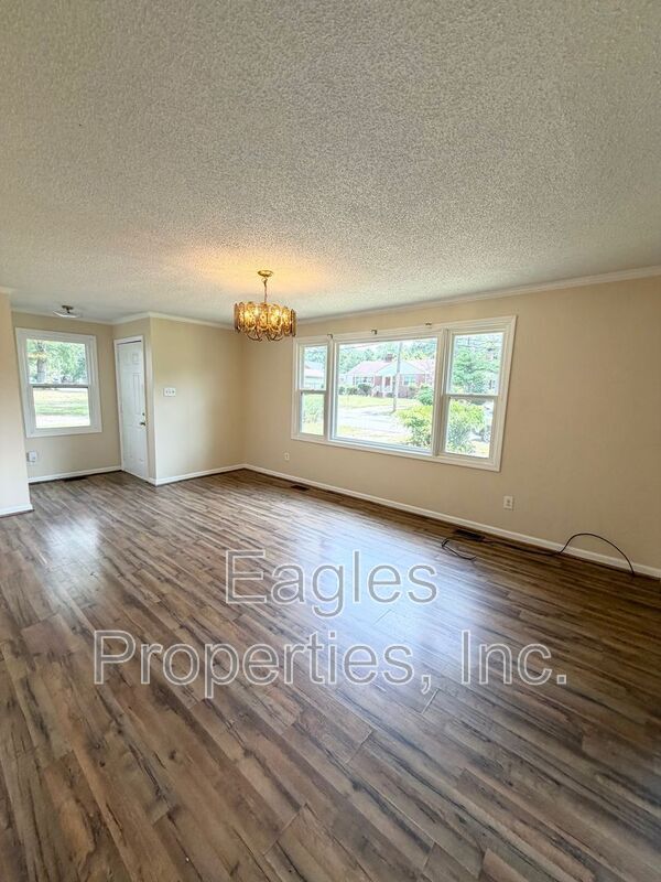 Photo - 605 S Oleander Ave