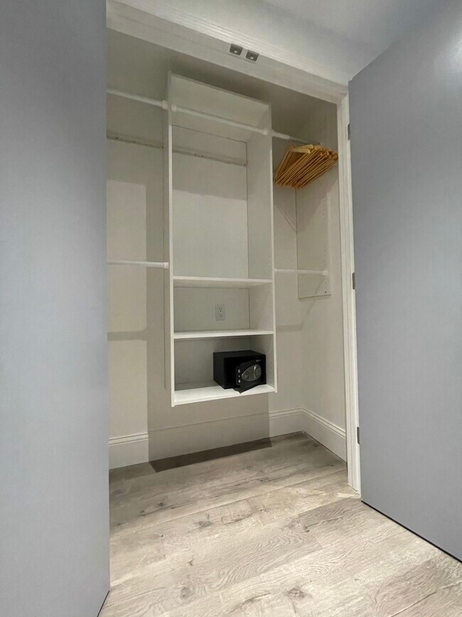 Photo - 143 E 36th St