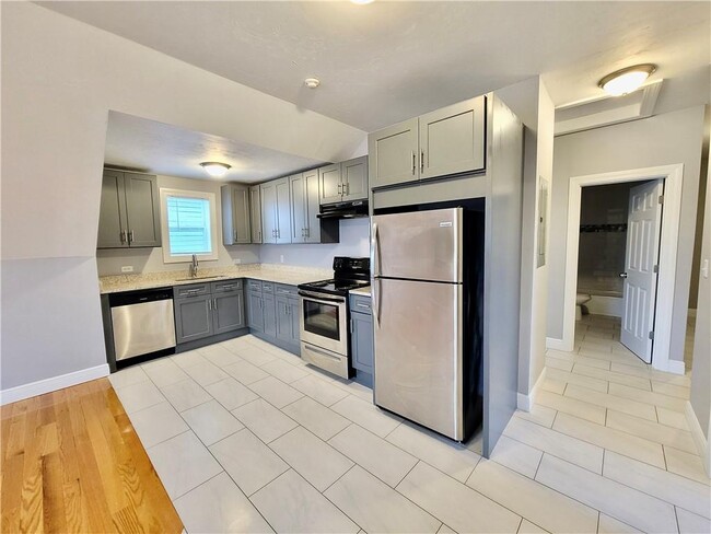 Building Photo - 525 Charles St Unit 4 Rental