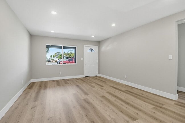 Photo - 54TH STREET 2985-2987 FRONT UNITS Unidad 2987 #A