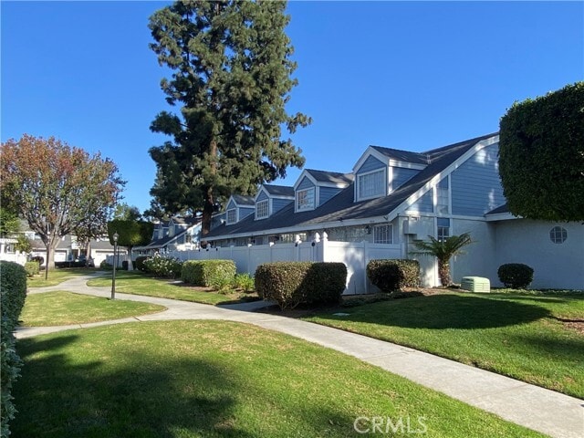 Building Photo - 805 W Grondahl St Unit B