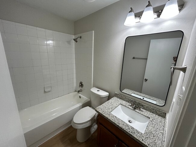 Bathroom between Front and Middle Bedroom - 16782 Fallen Timbers Dr