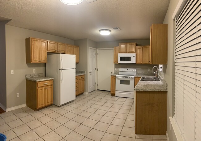 Photo - 5957 Savannah Dr