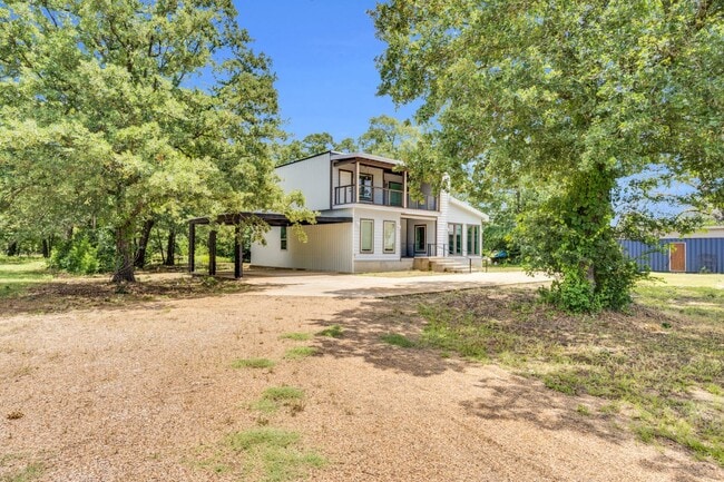 Photo - 815 N Seven Points Blvd