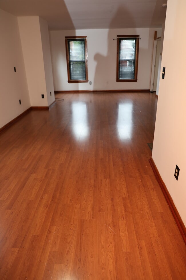 First level - 821 Webster Pl Unit 2nd Floor