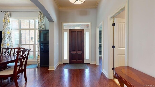 Photo - 9131 Thetford Way