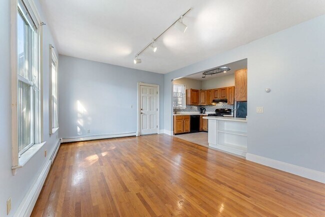 Photo - 42-44-44 Woodlawn St Unit 5