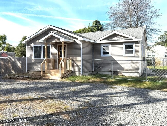Photo - 410 Bay Way