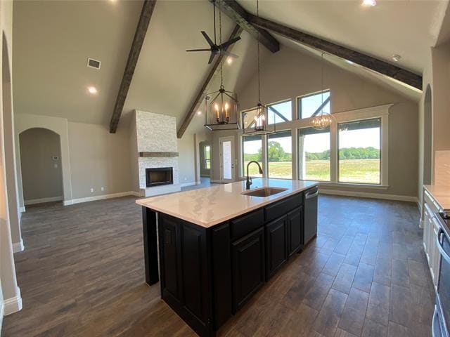 592 Lydia Ln
