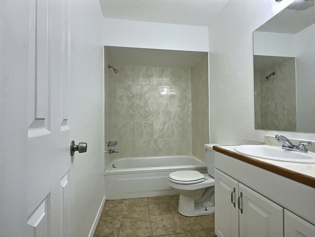 Photo - 1543 E 66th Plz