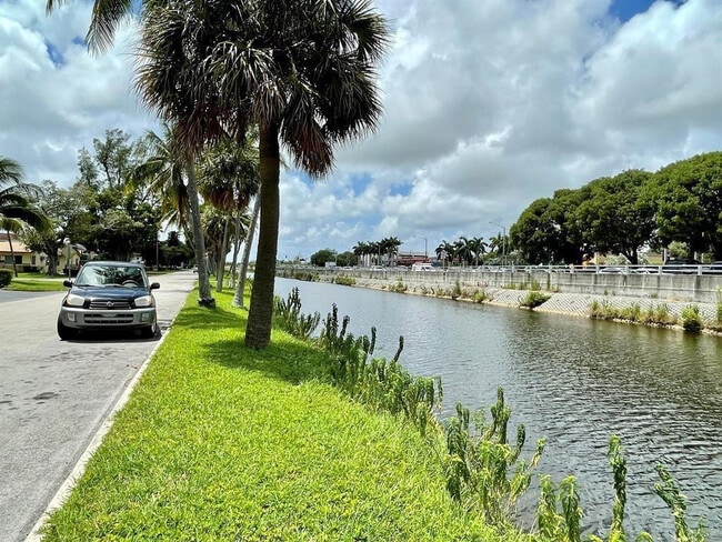 Photo - 230 SW 1st St Unidad G-8