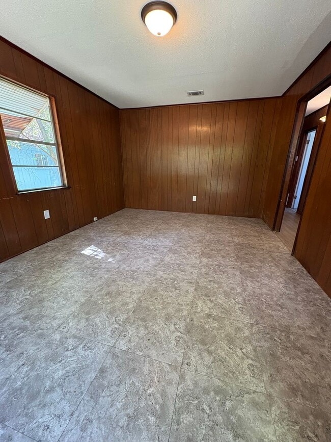 Photo - Cozy 3 bedroom/1 bath house!