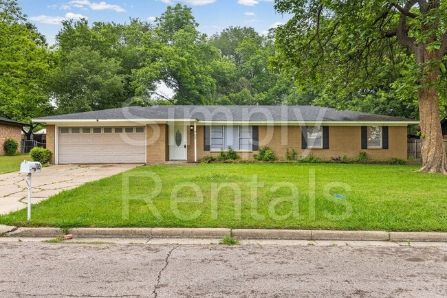 Photo - 705 Plano St
