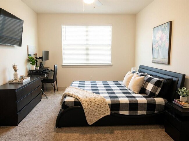 Photo - 7515 Traylor Cv