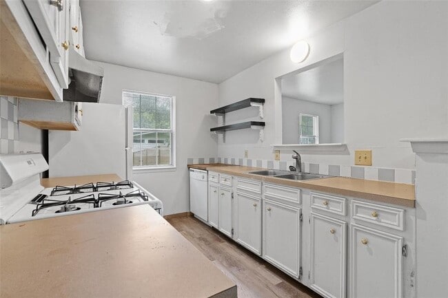 Photo - 1304 Delano St