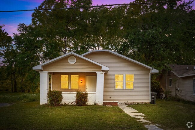 Building Photo - Stylish & Newly Renovated 3 Bedroom 2 Bath... Rental