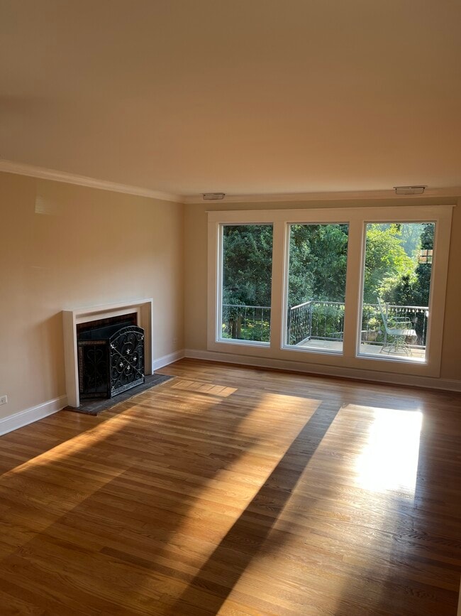 Living Room - 2318 Crestmont Ave Unit 2318A