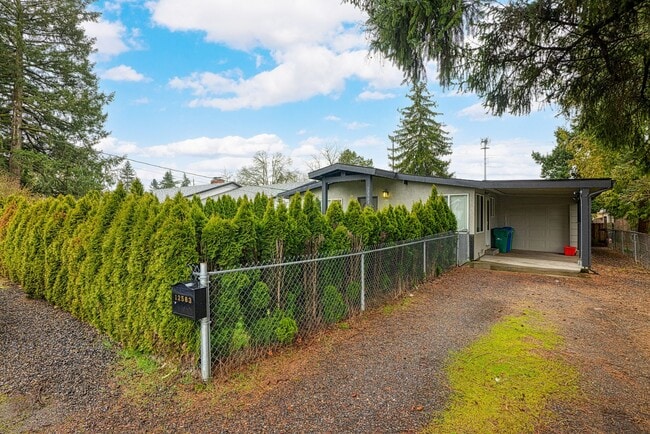 Photo - Lovely 3 Bedroom 1.5 bath Milwaukie Charmer.