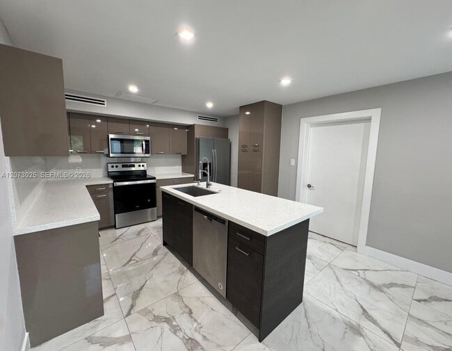 Photo - 15011 Coconut Ct
