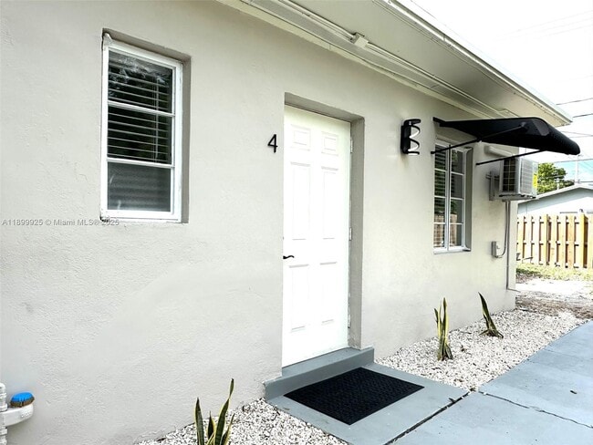 Building Photo - 401 SE 14th Ct Unit 4