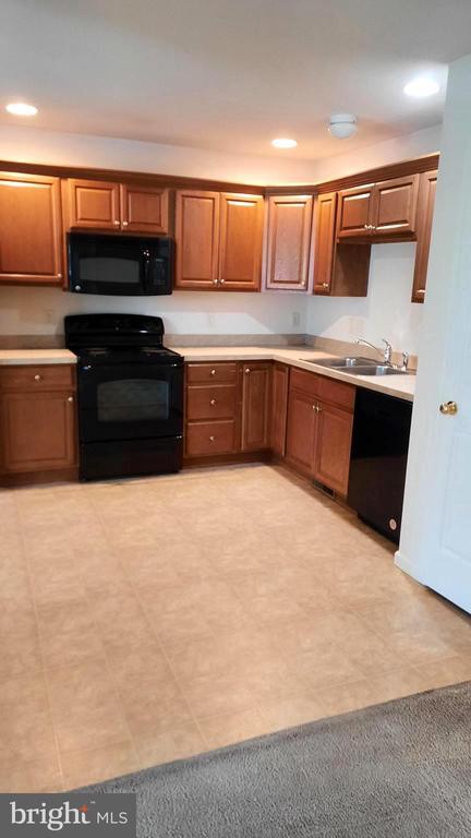 Photo - 305 Antilles Court