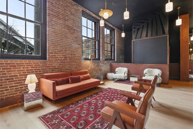 Building Photo - 1148 S Peters St Rental
