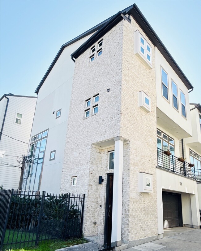 Photo - 5811 Petty St